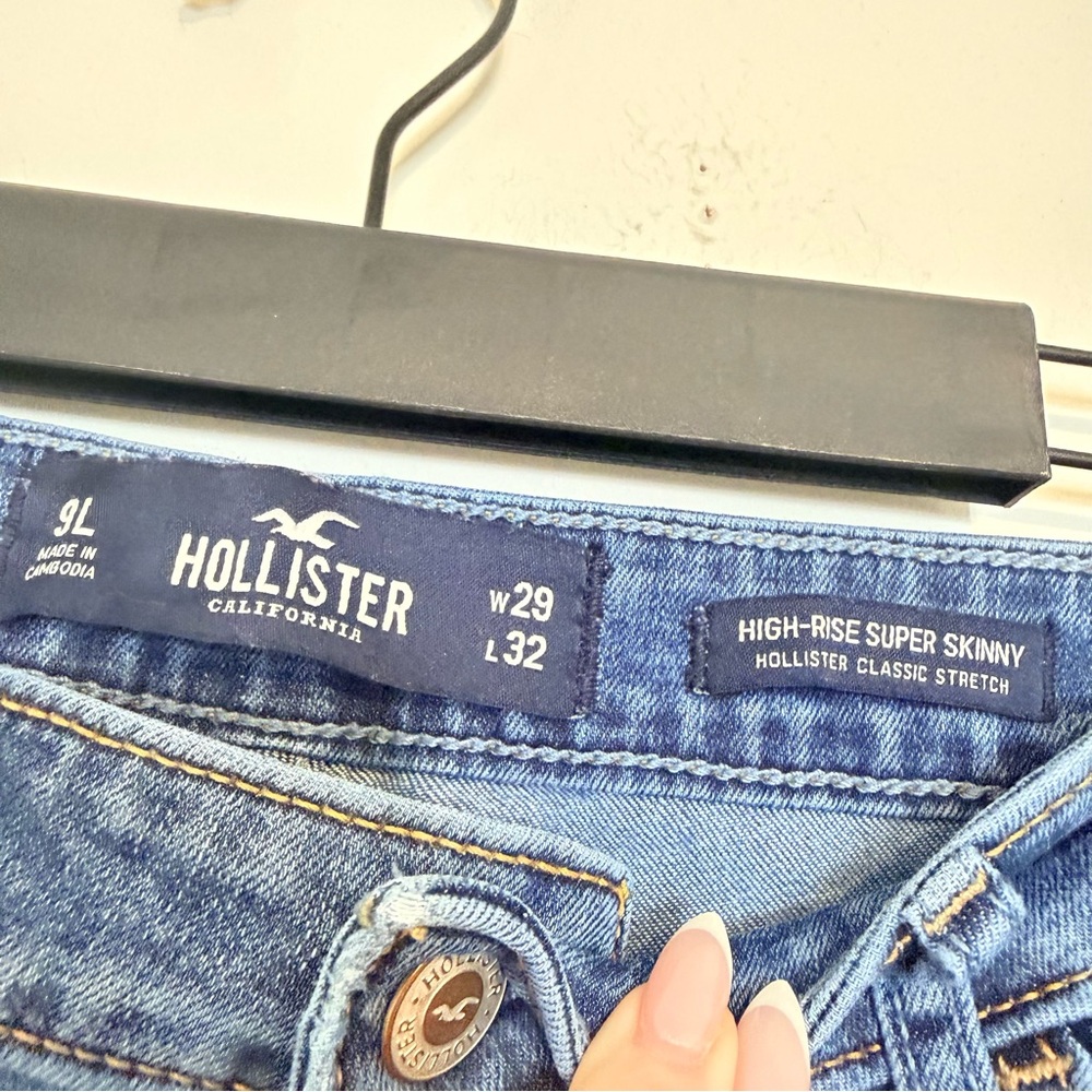 Hollister | Classic High-Rise Super Skinny Blue Ripped Jeans - Picture 5 of 8